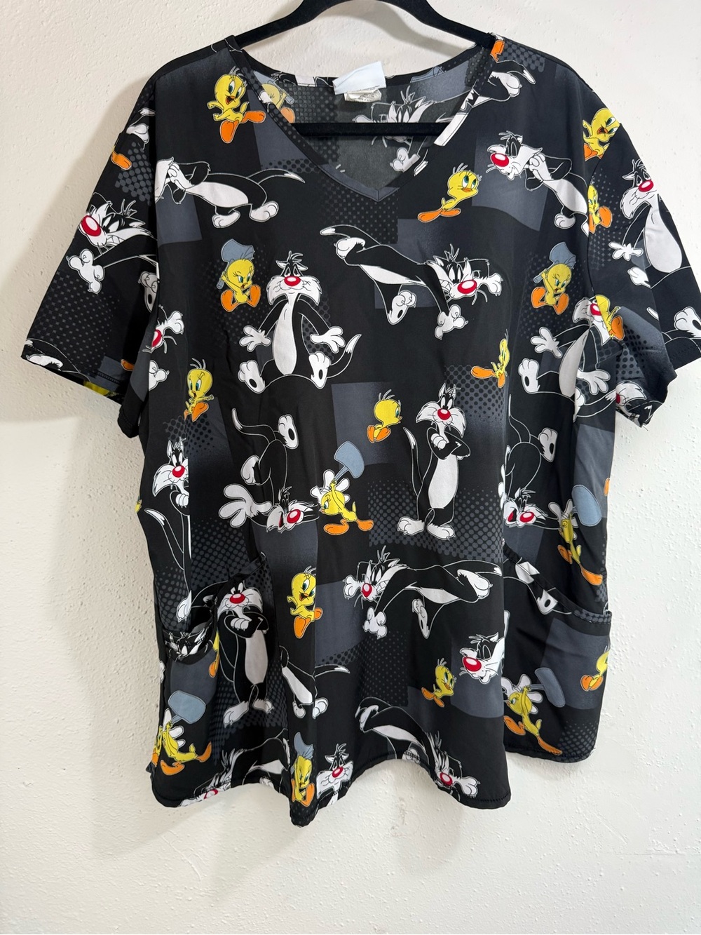 Scrub top Tweety & Sylvester Black Cartoon Print Top